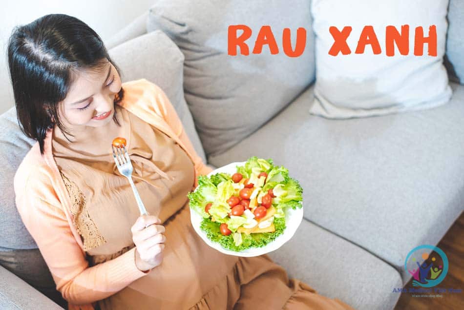 Trong rau xanh chứa rất nhiều sắt và magie rất tốt cho sức khỏe mẹ và bé